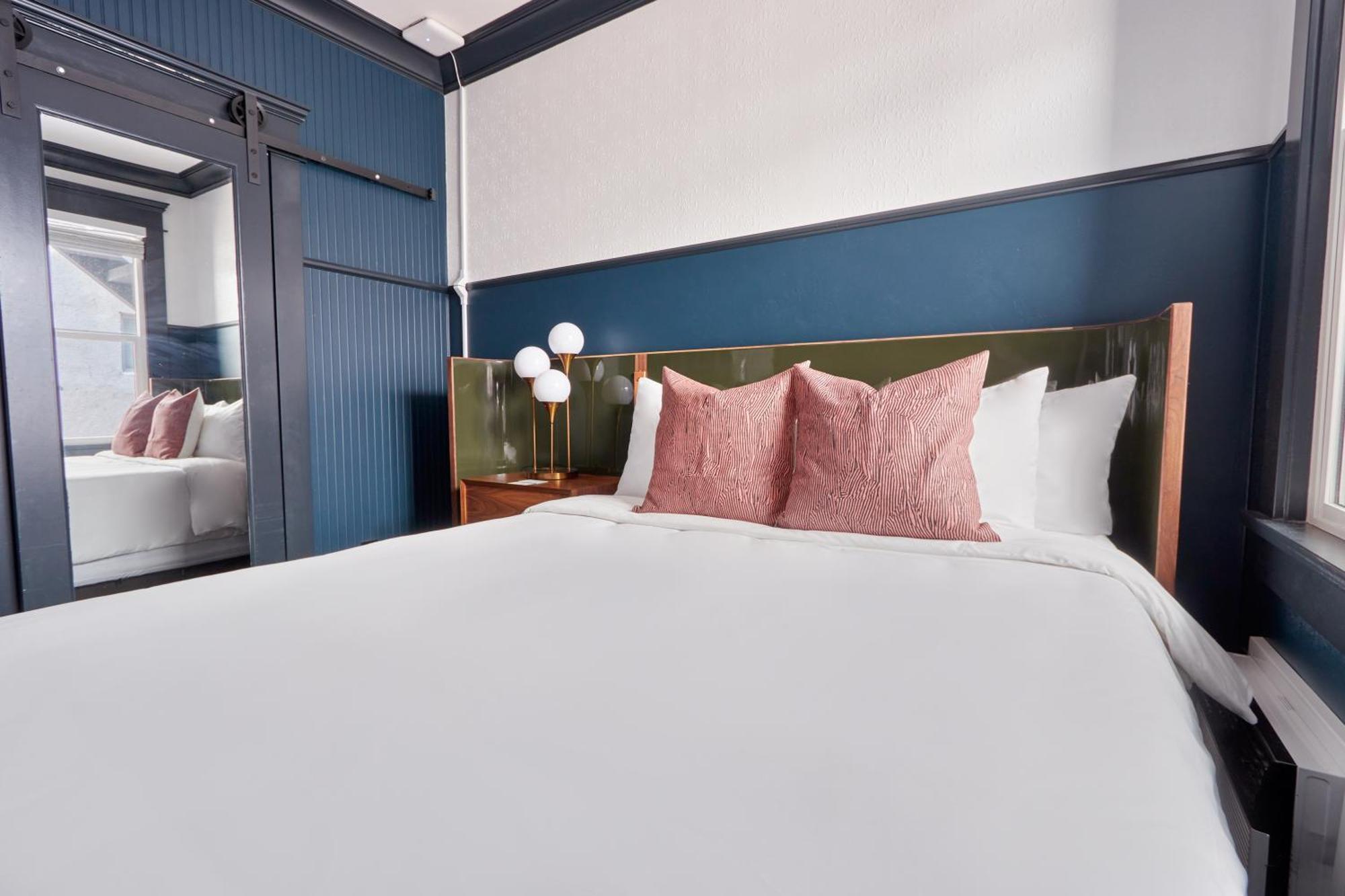 The Davis Downtown 3*